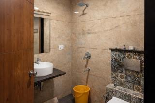 Accuotel Inn Minakshi - 4