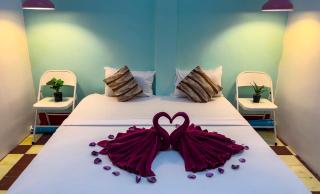 Social Backpacker Hostel & Rooftop Bar - 2