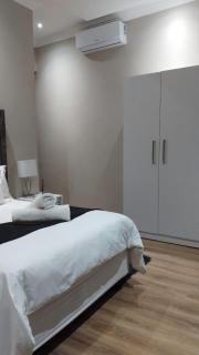 Mnembe Safari Game Reserve - 4