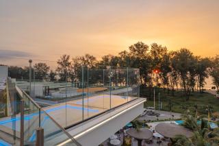 Elegant Beachside Retreat Modern Stay Pool Bar - 1