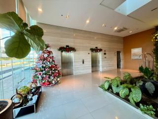 Bright & Cozy High-Rise Condo - 8