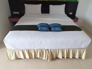 芭东一卧大床房独立淋浴阳台 - 0