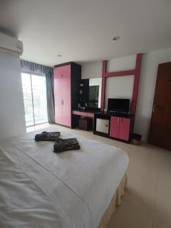 芭东一卧大床房独立淋浴阳台 - 6