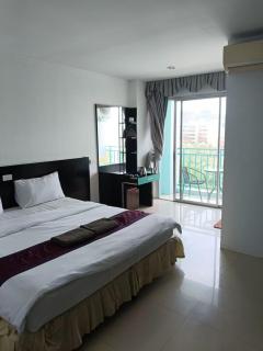 芭东一卧大床房独立淋浴阳台 - 4