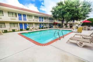 Motel 6-Huntsville, TX - 9