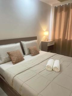 Furnished Family Condo Near IT Park and Waterfront With Pool, Wifi, Gym Access - 3