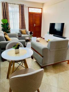 Lucia Homes & Stays - 5