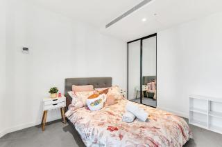 Chic 2BR 1Bath Apt in Melbourne CBD - 3