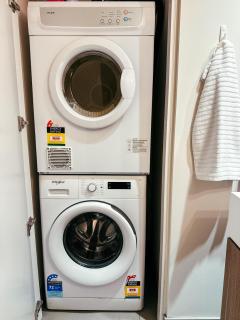 Chic 2BR 1Bath Apt in Melbourne CBD - 7