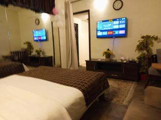 Crosswinds Guest House - 8