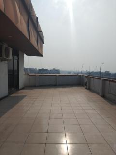 Golden Palm Airport View - 1