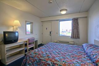 Travelodge by Wyndham Madison Heights MI - 3