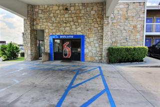 Motel 6 Austin, TX - Central Downtown UT - Austin - 5