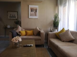 Spacious 2 Bedroom Apartment - 0