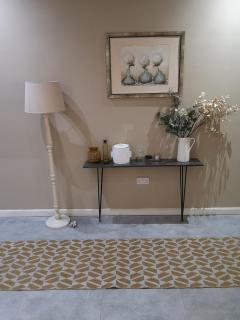 Spacious 2 Bedroom Apartment - 7