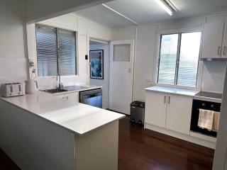 Little Ray on Sunshine. Hamptons style beachhouse - 5