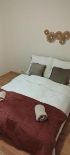 Quiet Apartment Near Prosek Metro, Line C - 4