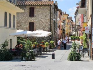 Lago di Chiusi Villa with Pool - 1