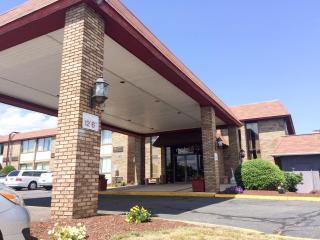 Travelodge by Wyndham Vernon CT - Vernon - 4