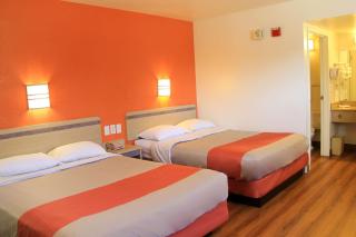 Motel 6-Enfield, CT - Hartford - 1