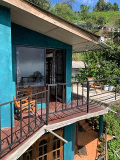 Thumb Up Family Rest - 3