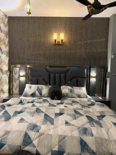 Heaven studio Apartment gulberg 3 - 2