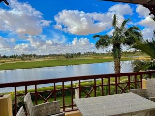 3BR Black&White ModernChalet Rooftop Lagoon View - 0