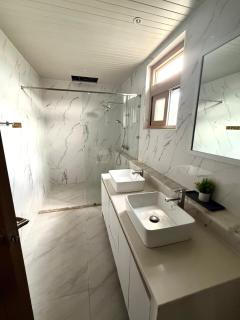 Highland Luxe Villa Clark 4BR king size bed - 7