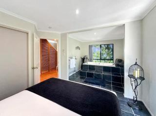 Private Luxury Island Retreat with Panoramic Bay Views - 2