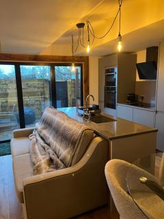 Luxurious riverside lodge with private wood fired hot tub - 1