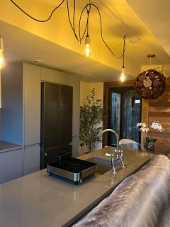 Luxurious riverside lodge with private wood fired hot tub - 5