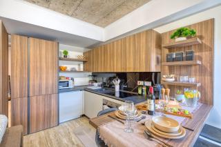 Raphael's - 2 Bedroom Apartment by Solea Holiday Homes - 3