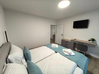 Карина - къща за гости - 7