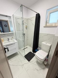 Cameră cu baie privată Suceava - 4