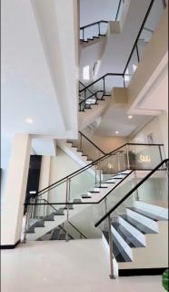 Luxury villa with sea view, pool and maid - 4