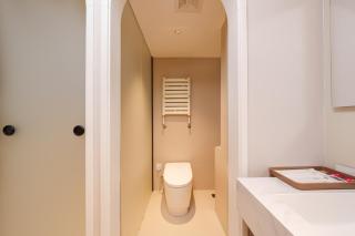 Peak Nest Designer Homestay - 4