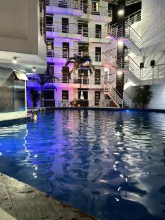 Kandi Grosvenor Modern Studio Unit E-14 - 1