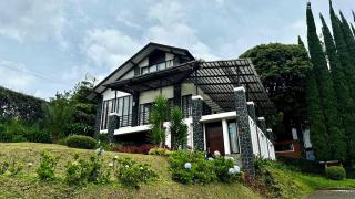 X7 VILLA 8 people Istana Bunga Lembang by YourHome - 5