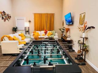 Pool Table, Foosball, King bed, Crib,Parking&Yard - 6