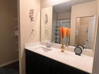 Pool Table, Foosball, King bed, Crib,Parking&Yard - 4