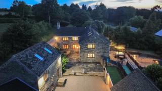 Rural Retreat with Hot Tub, Fire Pit & Games Room - 9