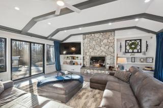 RiverEdge Haven Hot Tub, 5 Beds, Kayaks Near ND - Niles - 2