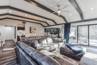 RiverEdge Haven Hot Tub, 5 Beds, Kayaks Near ND - Niles - 1