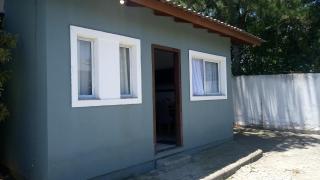 Casa inteira com churrasqueira e estacionamento - 0