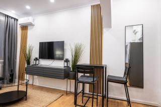 Contemporary & Historic Stay - Piata Romana - 9