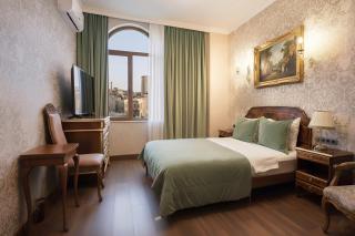 West Inn Hotel & Restaurant - 9