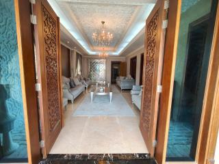 Huge luxury villa stay with private room - 4