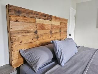 Cozy home Centrally located free parking sleeps 8 - 2