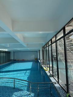 Serene Hideaway, 1 BR- Balcony, Heated Pool, Gym & Walk to Yaya - 5