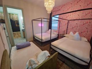 2 Homes in 1 Booking - Sleeps up to 40 - 24 Beds - Perfect for Groups - 9